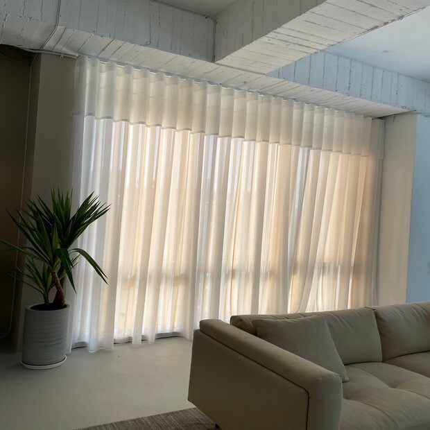 蛇行紗簾